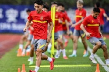 甘慧：程进拉伤国足补招高天意，后者取消休假赶赴报道
