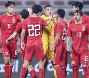 甘慧：程进拉伤国足补招高天意，后者取消休假赶赴报道