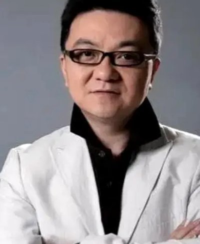 赵松源是董路发掘并带入清华附中的吗？