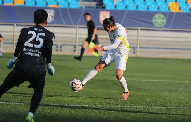 半场：国安2-0新鹏城，张玉宁建功，达万头球破门