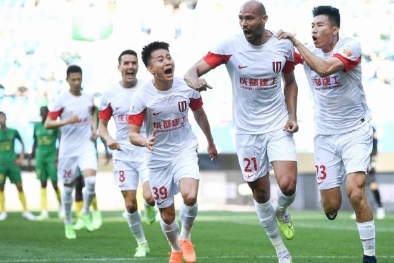 半场：浙江2-1成都，朴镇燮、费利佩破门，米特里策点射