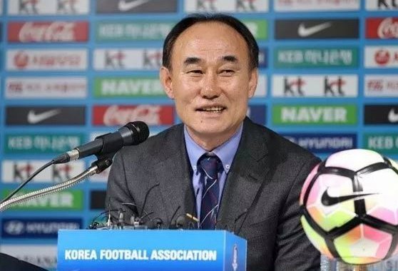 记者：韩国U23教练分析团队壮大，原成都助教朴忠均也在队中