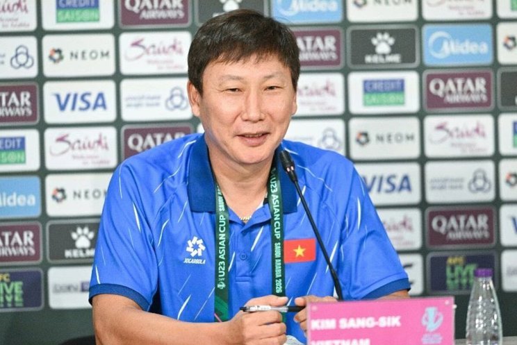 记者：韩国U23教练分析团队壮大，原成都助教朴忠均也在队中